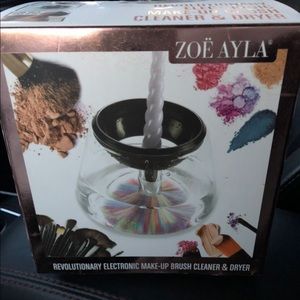 Makeup Brush Cleaner by Zoe Ayla